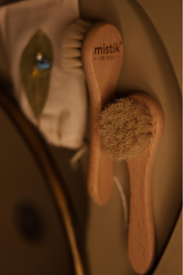 100% Natural Horse Hair Face/Hair Care Brush 100% Natural Horse Hair Face/Hair Care Brush