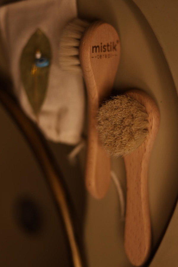 100% Natural Horse Hair Face/Hair Care Brush 100% Natural Horse Hair Face/Hair Care Brush