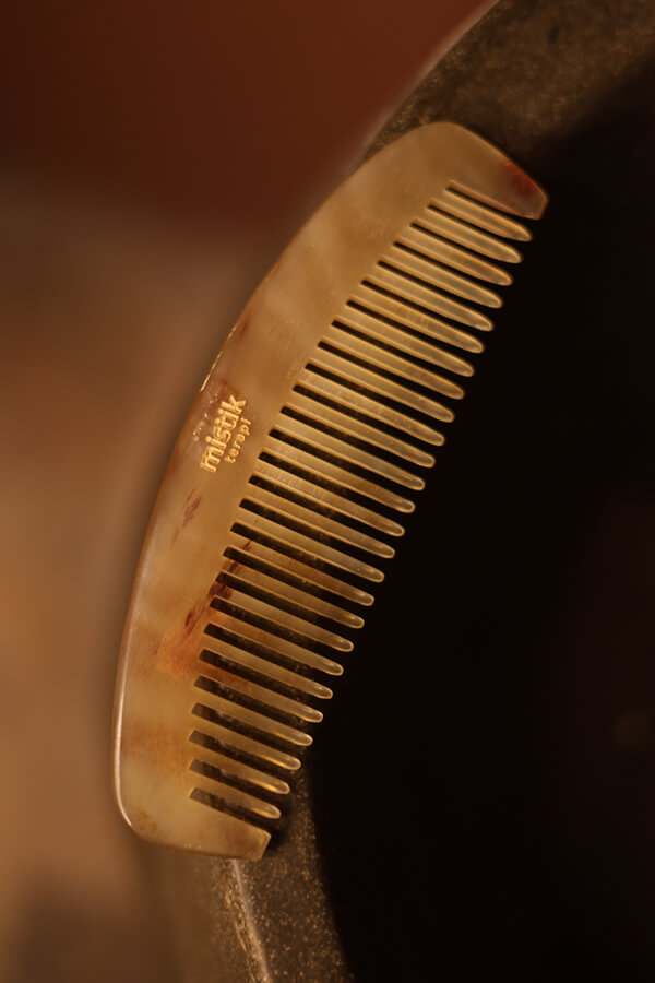 Mystic Therapy Cow Horn Comb – Natural Beauty from Tradition & High Quality Mystic Therapy Cow Horn Comb – Natural Beauty from Tradition & High Quality