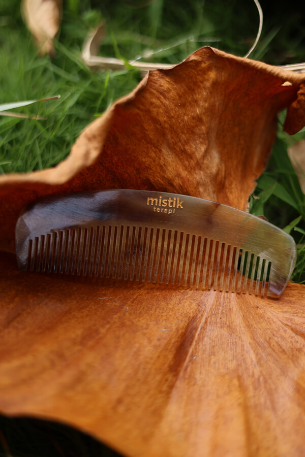 Mystic Therapy Cow Horn Comb - Natural and Economical Care - Medium Quality Mystic Therapy Cow Horn Comb - Natural and Economical Care - Medium Quality