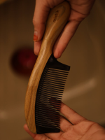 Rosewood Handle & Cow Horn Tooth Wooden Comb Rosewood Handle & Cow Horn Tooth Wooden Comb