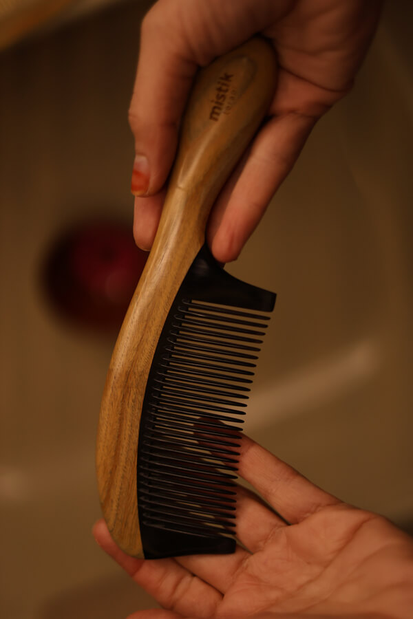 Rosewood Handle & Cow Horn Tooth Wooden Comb Rosewood Handle & Cow Horn Tooth Wooden Comb