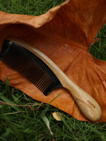 Rosewood Handle & Cow Horn Tooth Wooden Comb Rosewood Handle & Cow Horn Tooth Wooden Comb