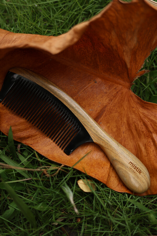 Rosewood Handle & Cow Horn Tooth Wooden Comb Rosewood Handle & Cow Horn Tooth Wooden Comb