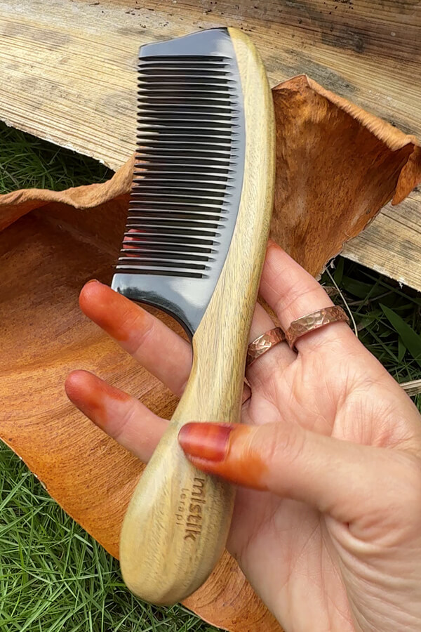 Rosewood Handle & Cow Horn Tooth Wooden Comb Rosewood Handle & Cow Horn Tooth Wooden Comb