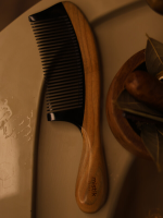 Rosewood Handle & Cow Horn Tooth Wooden Comb Rosewood Handle & Cow Horn Tooth Wooden Comb