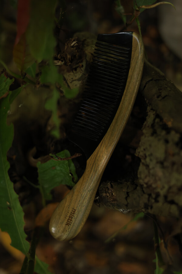 Rosewood Handle & Cow Horn Tooth Wooden Comb Rosewood Handle & Cow Horn Tooth Wooden Comb